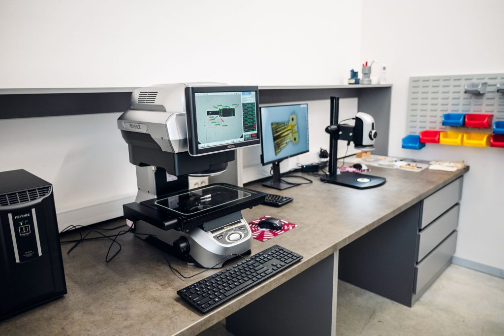 Optical measuring stations in the RF SPIN quality lab