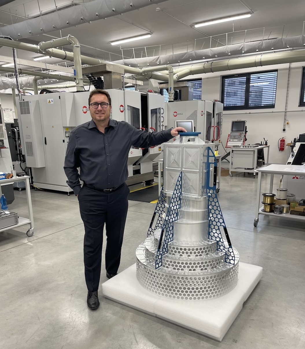 Custom lightweight antenna in the RF SPIN production hall